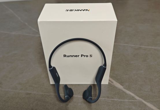 A南卡 Runner Pro5解决风噪痛点！爱游戏app网站首创灵动双形态设计！